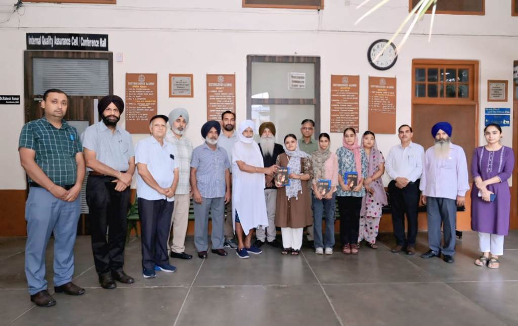 Students with excellent results in MA Economics Semester Second honoured